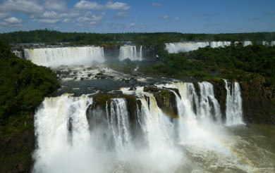 Vodopády Iguacu jsou místem, kde se rodí mraky
